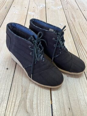 Toms Black Lace-Up Wedge Ankle Boots